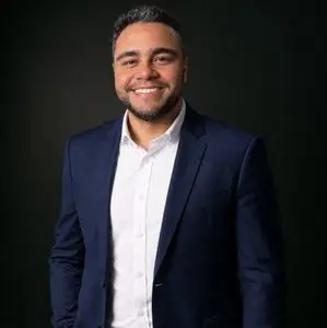 Corretor Clovis Menezes