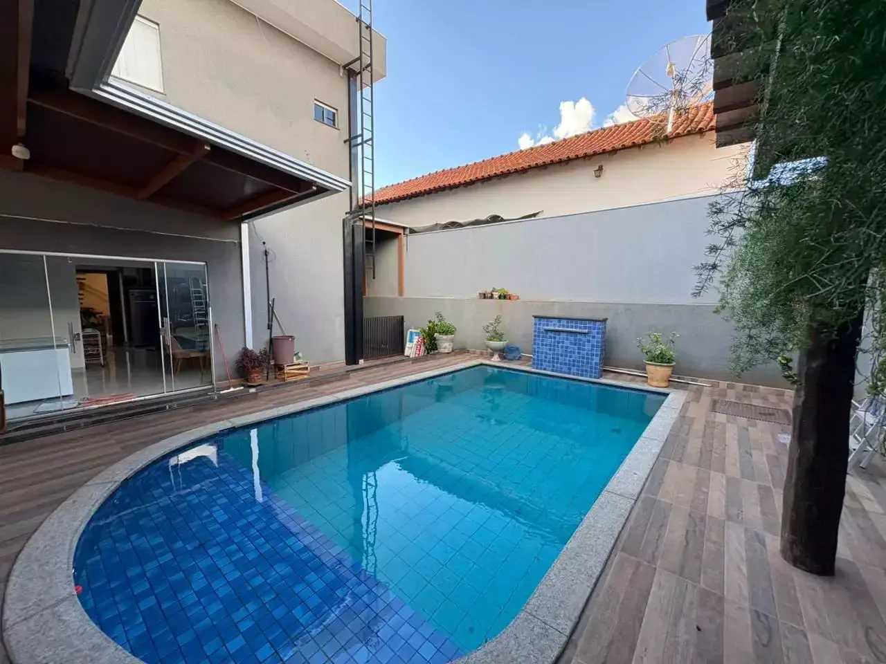Sobrado de alto padrão com 4 suítes e lazer no Piratininga
