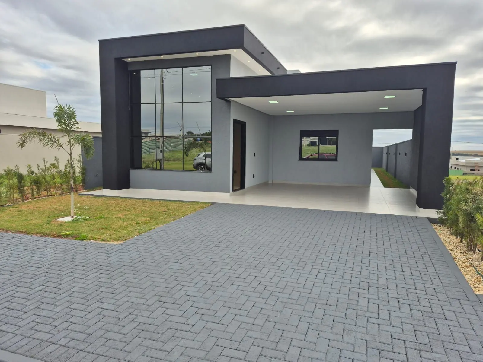 Casa em Condomínio fechado 1 suite + 2 quartos