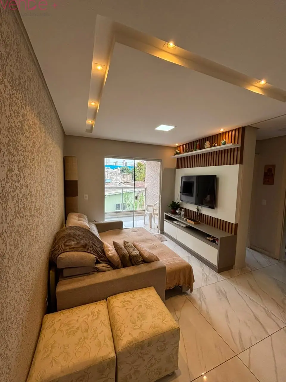 Apartamento Semimobiliado - 2 quartos