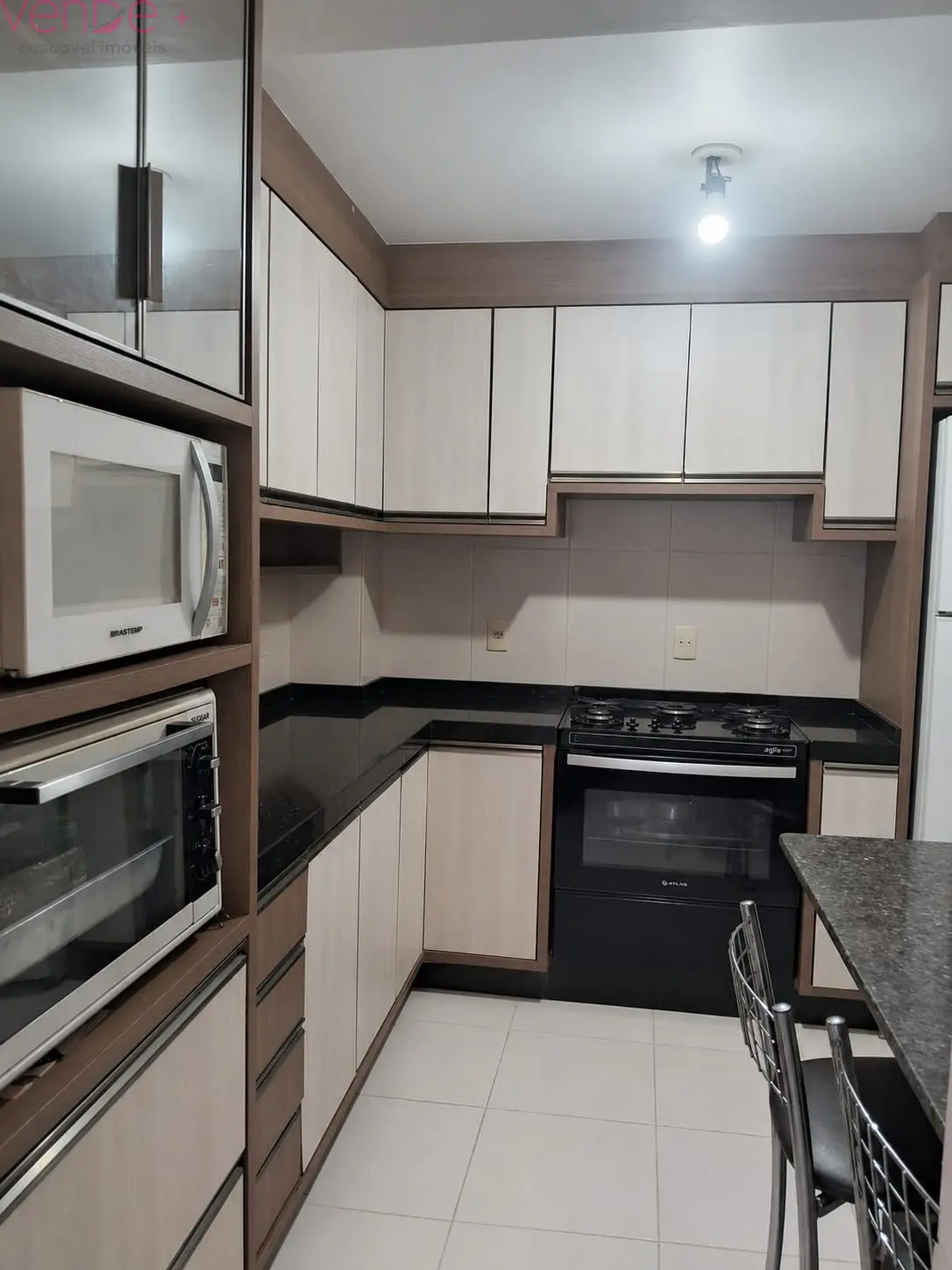 Apto Mobiliado, 2 quartos, 1 vaga de garagem