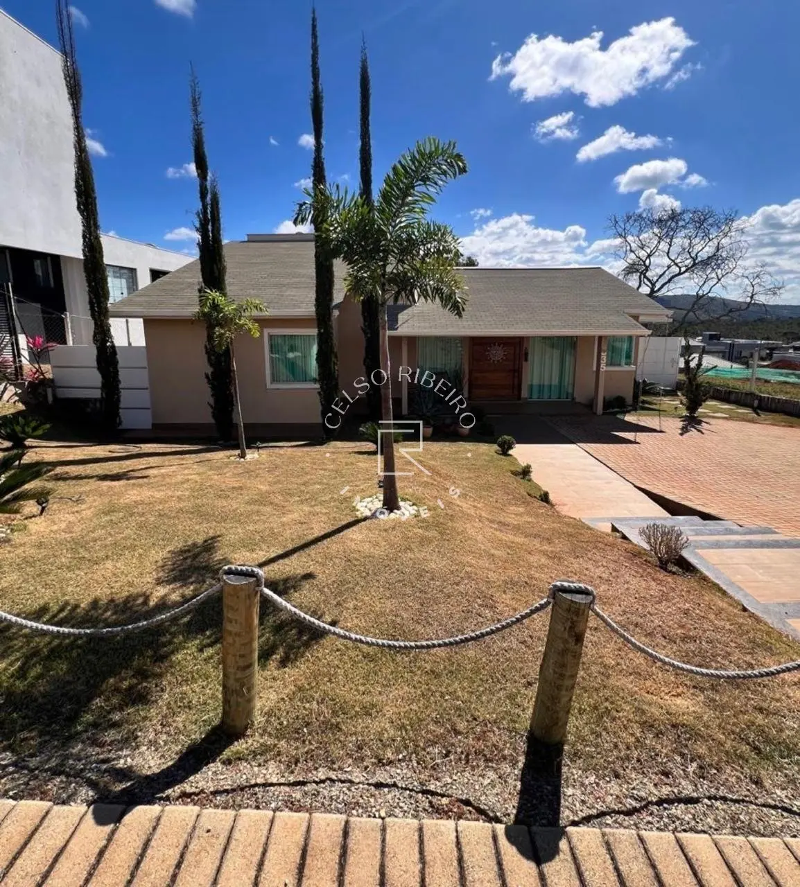Casa de Alto Padrão à Venda no Condomínio Gran Royalle Lagoa Santa | 4 Quartos, Piscina Aquecida e Energia Solar - foto 2