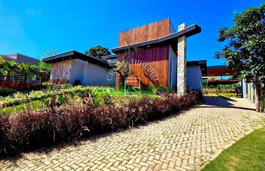 Casa de Alto Padrão em Condomínio Fechado - 400m² de Construção em Terreno de 1.000m²