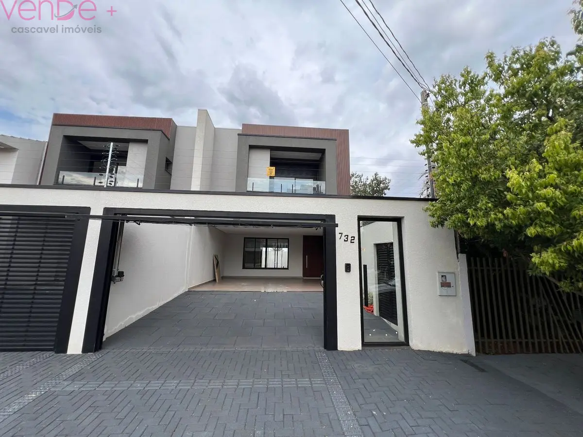 Sobrado de Alto Padrão com Piscina e 3 Suítes no Bairro Maria Luiza - foto 3
