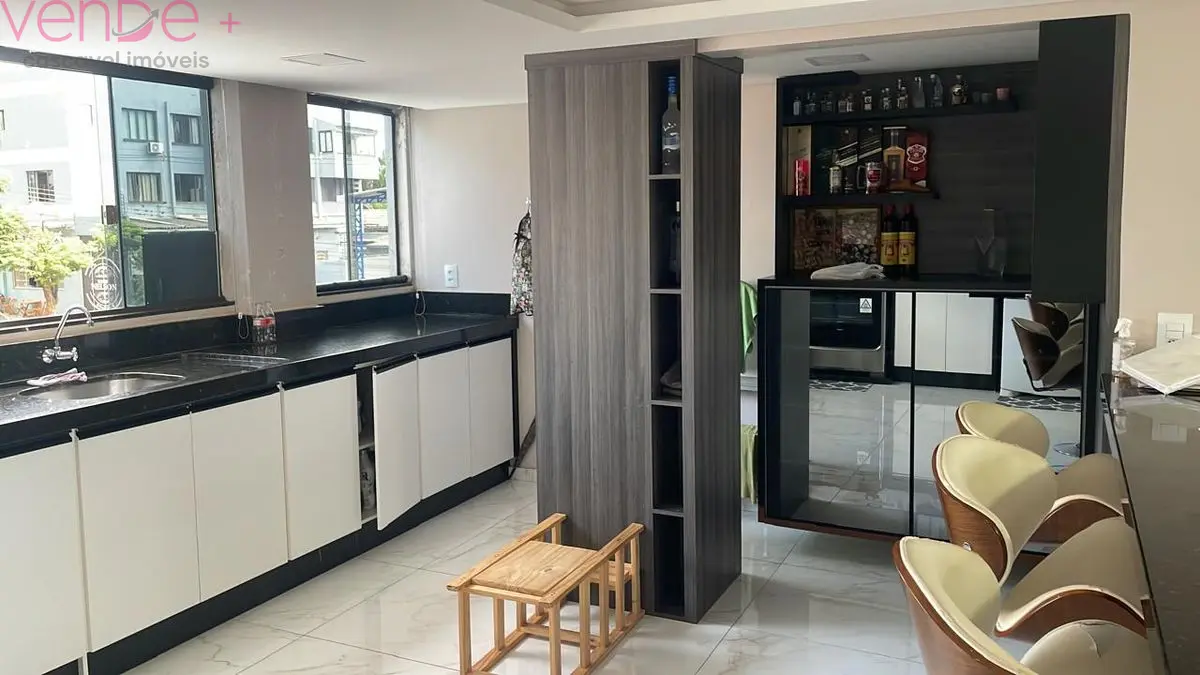 Apartamento de 1 suíte + 2 quartos no Centro